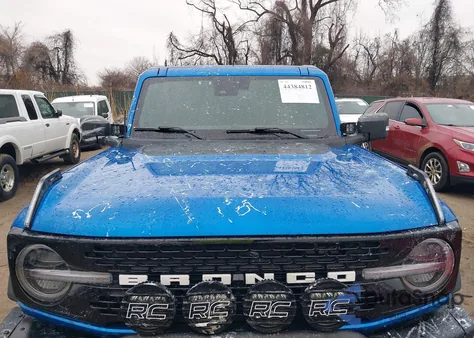 2024 Ford Bronco Wildtrak z USA, uszkodzony, nr VIN 1FMEE2BP2RLA43601